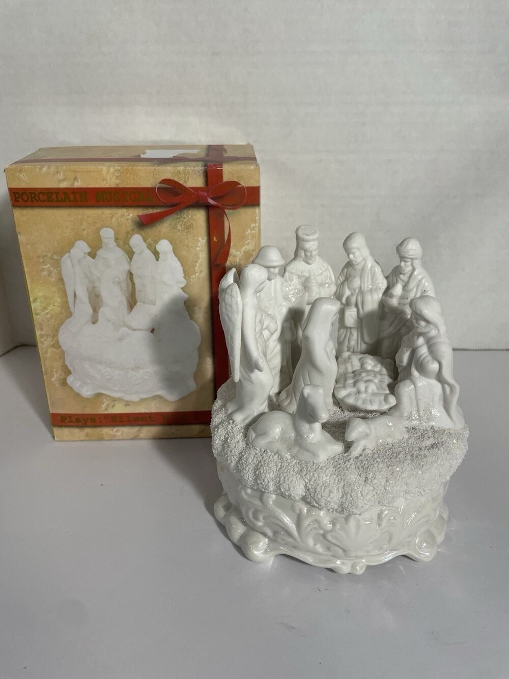 Nativity Scene Ceramic Music Box Ivory Iridescent Plays Silent Night 5.5in Works